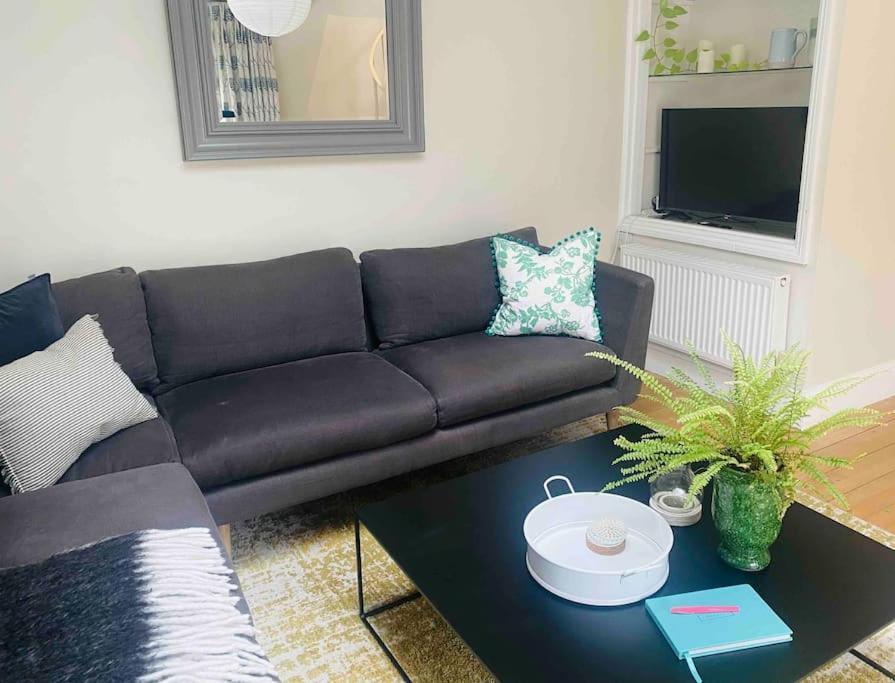 3 Bedroom Converted Chapel In Historic Oundle Ngoại thất bức ảnh