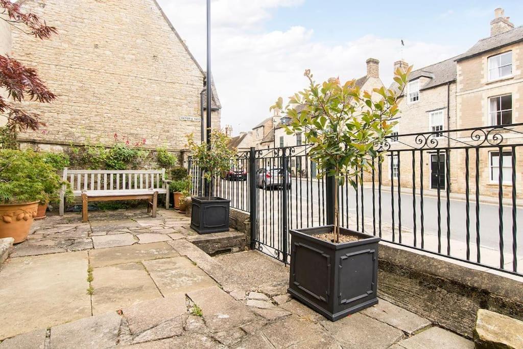 3 Bedroom Converted Chapel In Historic Oundle Ngoại thất bức ảnh